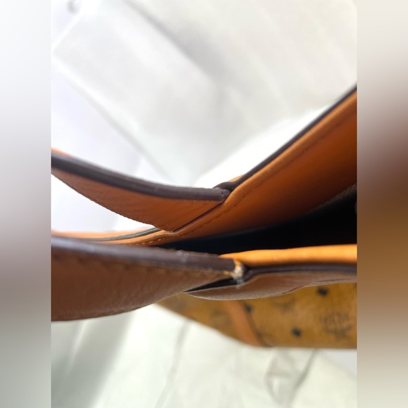 MCM Delmy Visetos Shopper MD Tote.Color: Cognac/Gold. - Picture 16 of 17